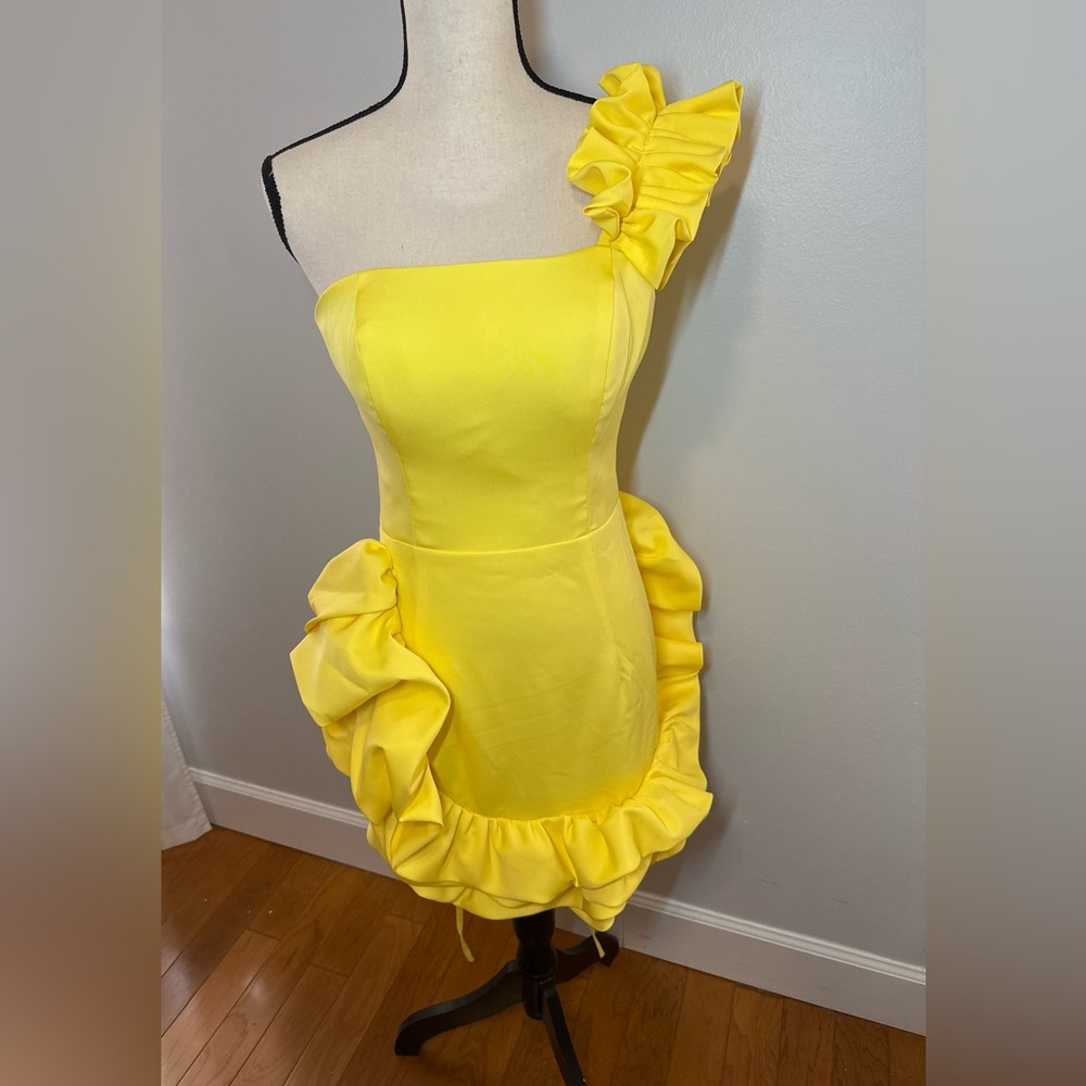 Elegant Yellow Ruffle Dress